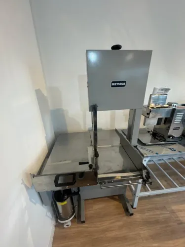 Serra Fita 2,82mm pintada motor 1.5cv  220v Monofásico