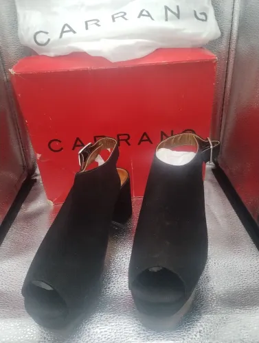 Sandália Carrano Salto Bloco Preta