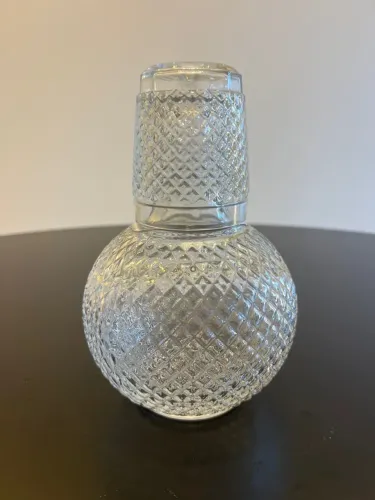 Decantador de Cristal com Detalhes em Diamante