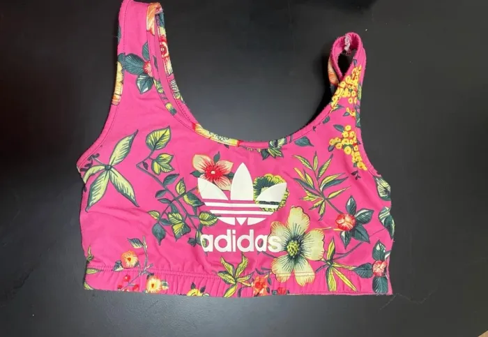Top estampado adidas farm 