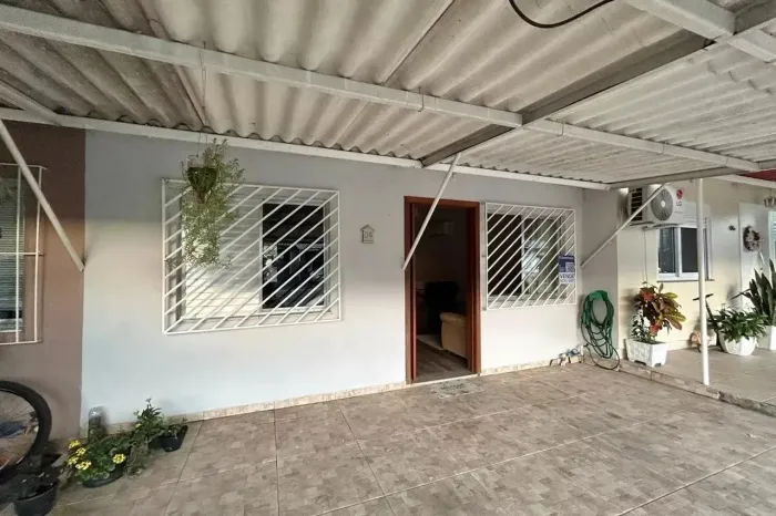 ? OPORTUNIDADE EM CANUDOS! Casa Família2 dormitórias 2 vagas com Playground e Salão de Fes