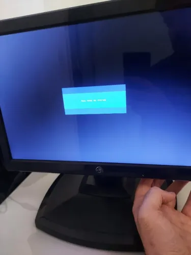 Monitor HD 15,7 pol. HDMI com base 360