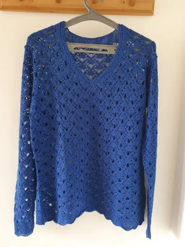 Blusa de fio azul com brilho