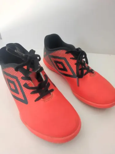Chuteira umbro