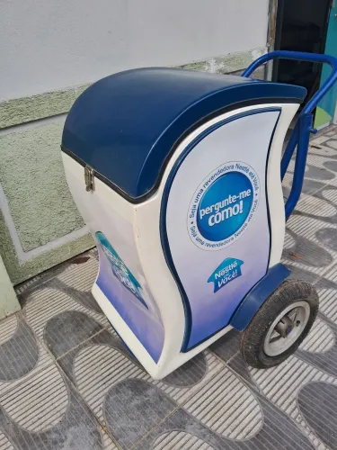 Carrinho de vender gelados