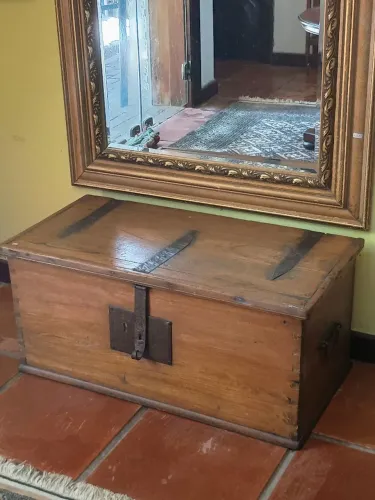 Baú de madeira antigo