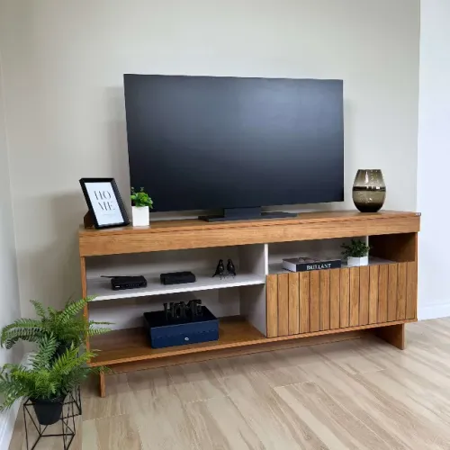 NOVO | Rack para TV até 65" 160cm Ripado Porta Basculante - Fazemos Entrega