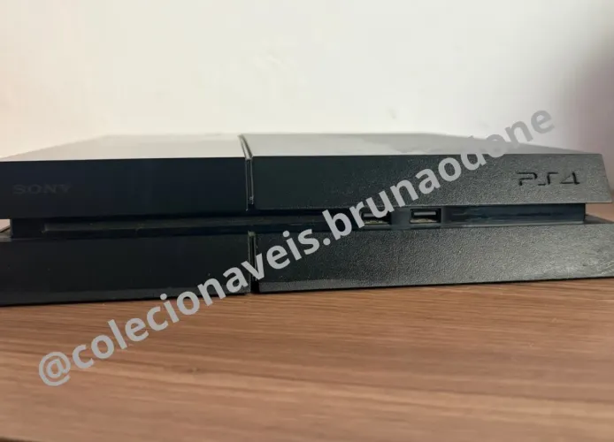 PLAYSTATION 4 - MODELO CUH-1004A