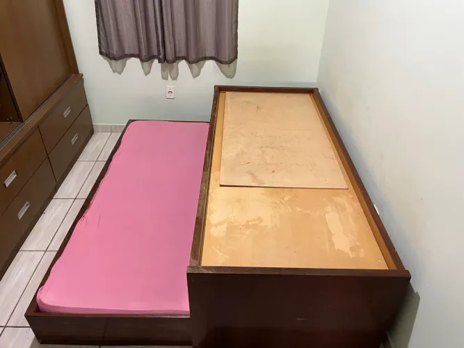 CAMA SOLTEIRO SUCUPIRA + GAVETAS+ CAMA AUXILIAR!!