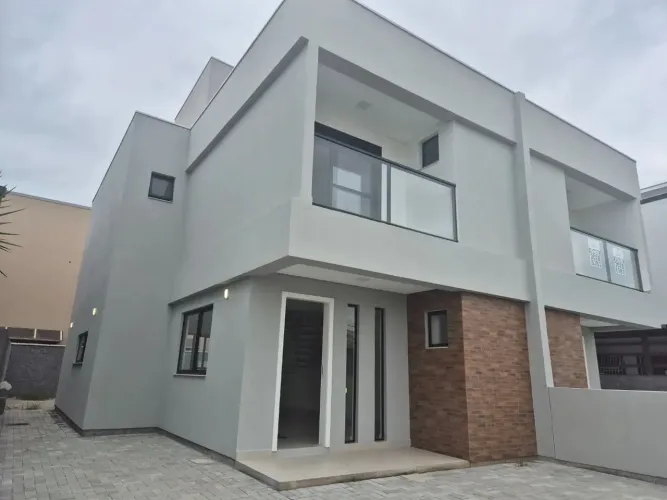 Casa geminada com 3 dormitíos- Carianos- Florianópolis- SC