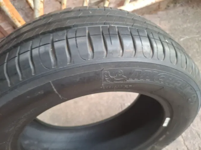 Pneu aro 15 michelin 195 60 15 no cabelo