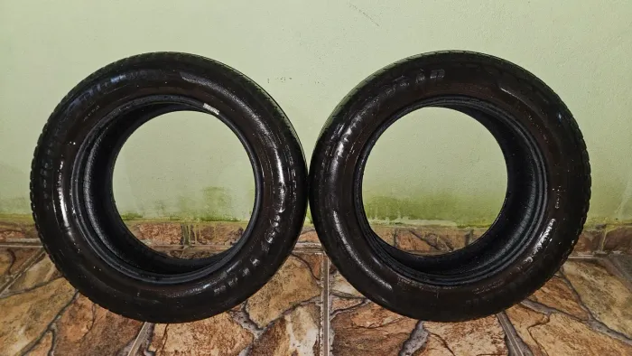 Par de pneus Goodyear 205-60 R16