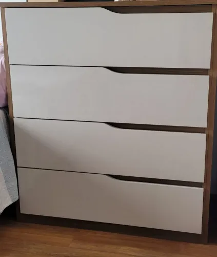 Cômoda 4 gavetas semi-nova  92x46x104 cm átria demóbile 