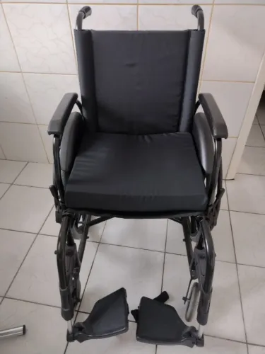 Cadeira de Rodas + Cadeira de banho 