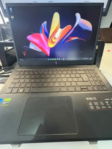 Acer Nitro V15 Gamer | i7 13ª Geração | RTX 4060 8GB | 165Hz | Bateria 100%