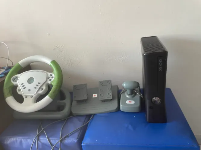 xbox 360 desbloqueado com controle de volante pedal e marcha