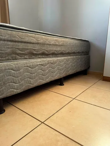 Vendo Cama box + colchão