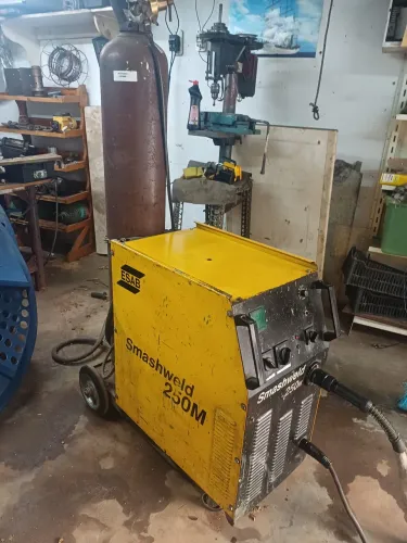 Maquina de solda esab 250