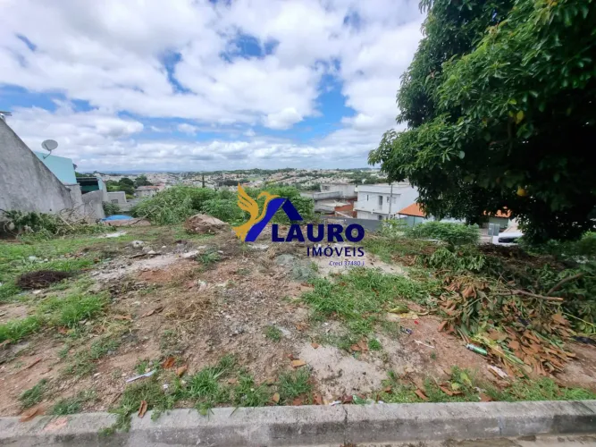 Terreno à venda em Vinhedo-SP, Jardim Melle, 322,60m² de área. Aproveite essa oportunidade
