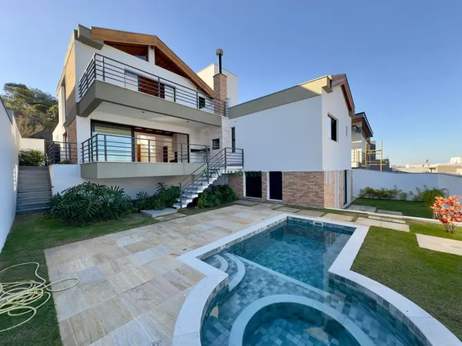 Casa Térrea - Mezanino e Piscina - Condomínio Alphaville II - Urbanova - SJC/SP