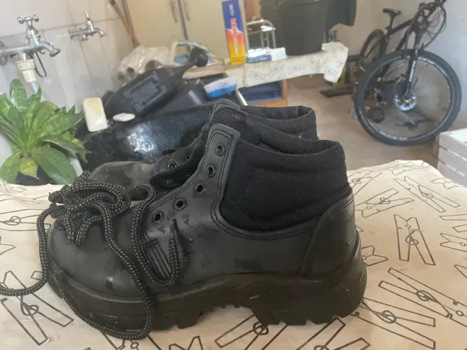 Botina de trabalho tamanho 39