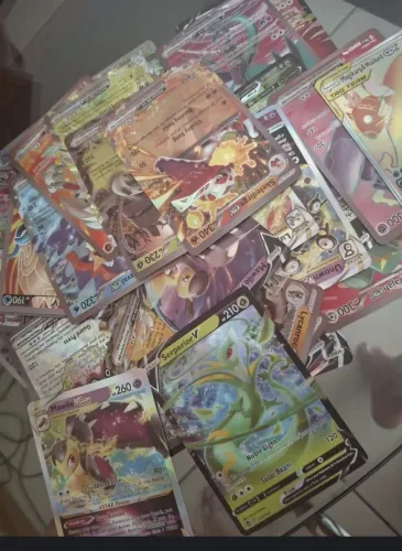kit com 50 cartas pokemons brilhantes V max e gx ( Cartas importadas,  Não são da copag)