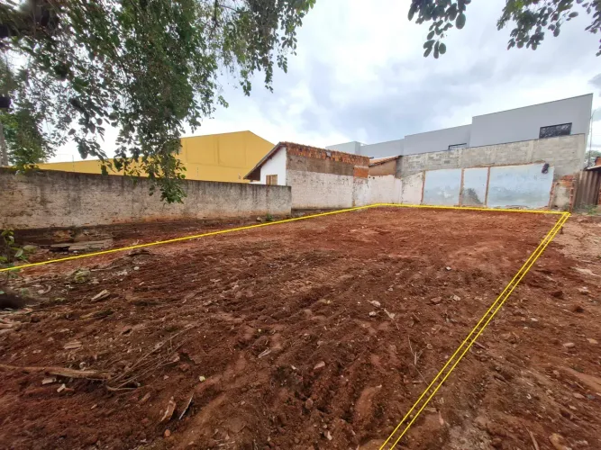 Lote/Terreno para venda possui 235 metros quadrados