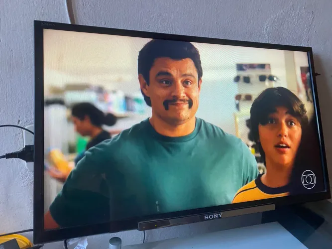 Televisão Sony bravia, 32 polegadas super conservada funcionando tudo perfeitamente.