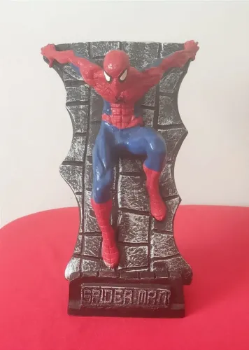 HOMEM-ARANHA EM RESINA - DECORAÇÃO + SUPORTE DE CONTROLE