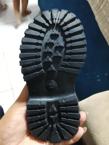 Vendo bota infantil n°23, suada apenas uma vez 