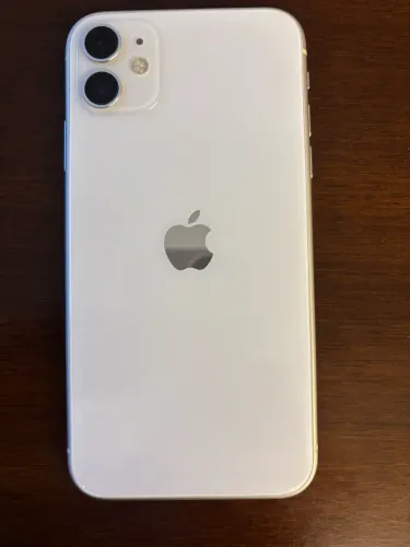 iPhone 11 conservado, sem riscos, câmeras ótimo estado, bateria 69%, funcionando 100%