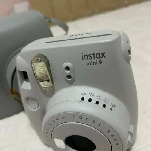 Câmera Polaroid InstaX Mini 9
