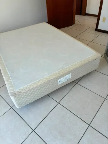 Cama box casal (apenas a cama)