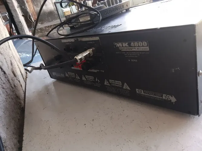 Som profissional para eventos MK 4800 mais 02 caixas passivas.