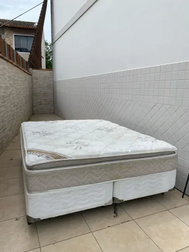 Cama box queen impecável 