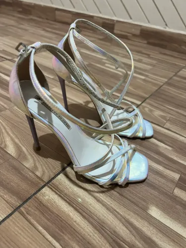 Vende-se salto sapatinho de luxo