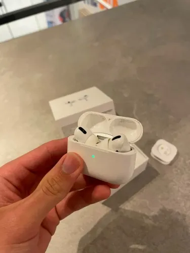 AirPods Pro com Caixa (lado direito não carrega)