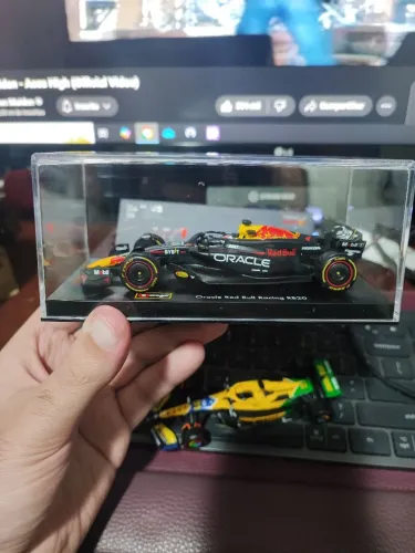 Burago Red Bull Max Verstapen