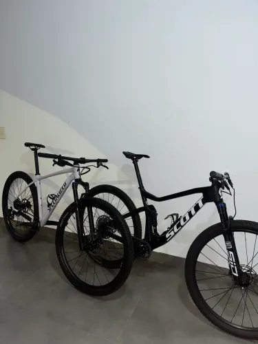 Specialized Rockhopper e Lexon Myst (Scott) tamanho L 