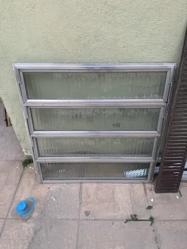 Vendo basculante 79cm x79cm