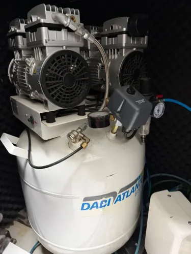 Compressor Odontológico Dabi Atlante 65L 