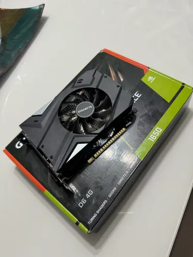 Vendo Placa de vídeo gtx 1650 gigabyte