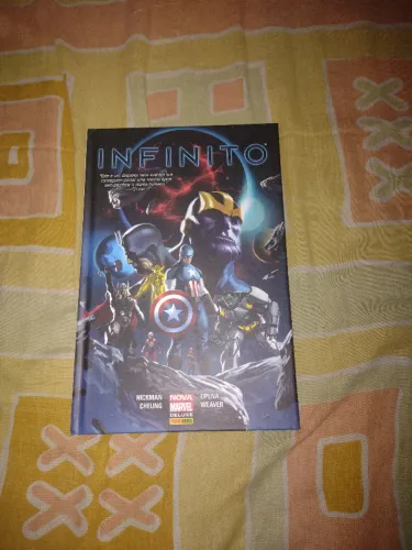 Infinito Edição de Luxo Panini Thanos Vingadores