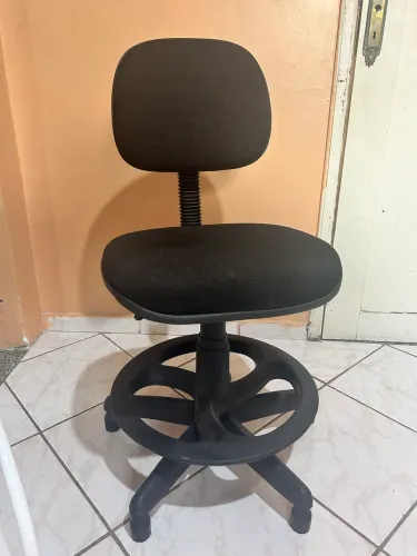 Cadeira secretária estofada