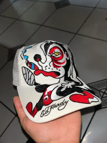 Vendo boné Eddy hardy 100% original Reliquia difícil de achar ainda mais nessas condições