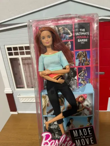 Barbie made to move ruiva