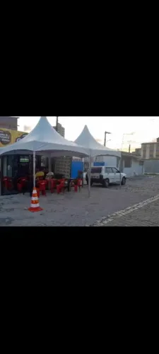 Mesas, cadeiras, tendas, tablado, freezers e toalhas de mesas disponíveis para alugar. 