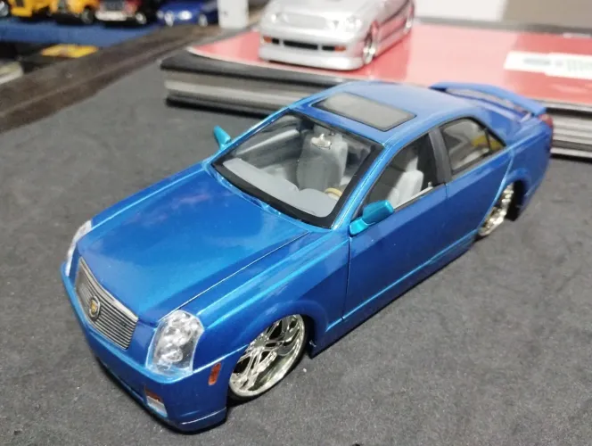 Miniatura antiga Cadillac CTS 1/24