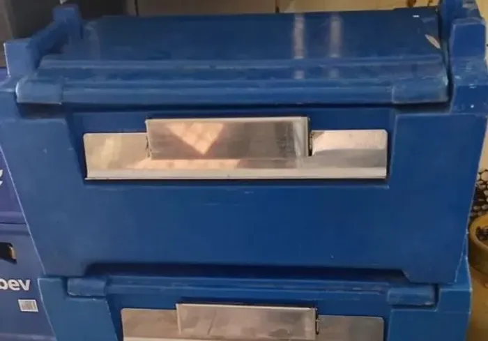 Caixa térmica hot box 30 litros 