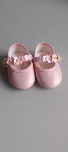 Vendo sapatinho floral novo nunca usado , não coube no pé dela